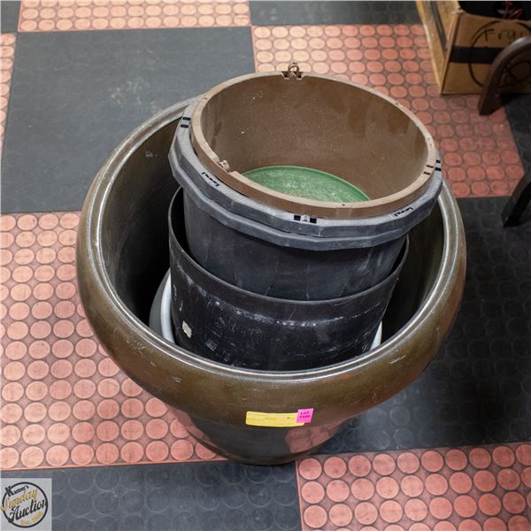 8 PLANT POTS