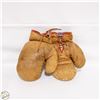 Image 1 : VINTAGE 1920S LEATHER BOXING GLOVES