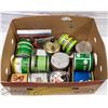Image 1 : FLAT OF VINTAGE CANS