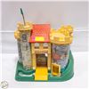 Image 1 : FISHER PRICE VINTAGE PLAY CASTLE