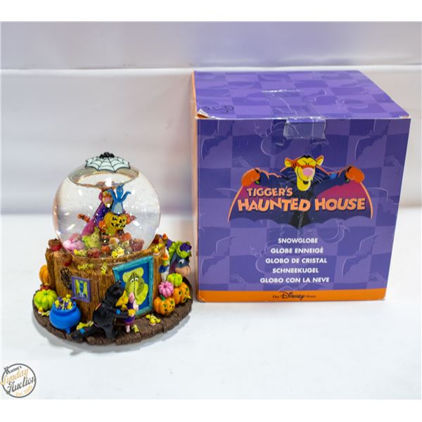 TIGGERS HAUNTED HOUSE SNOW GLOBE IN BOX