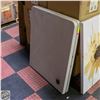 Image 1 : 6 FOOT FOLDING TABLE