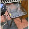 Image 1 : SQUARE GLASSTOP PATIO TABLE, WITH METAL BASE