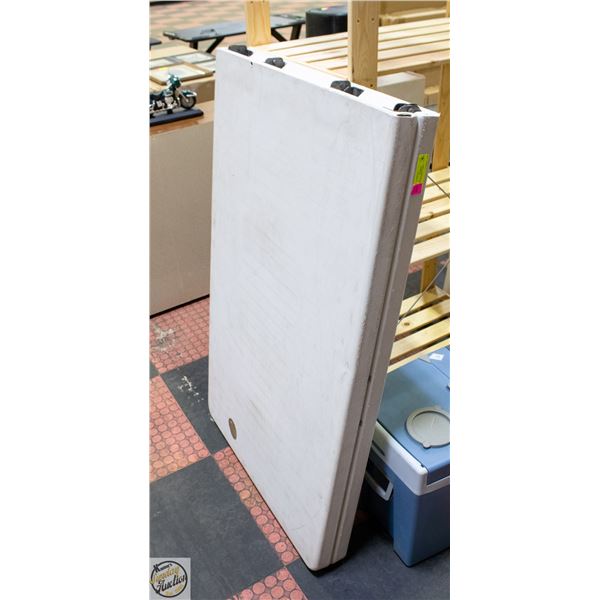 8 FOOT FOLDING TABLE