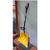 Image 1 : TRUE TEMPER SNOW SHOVEL