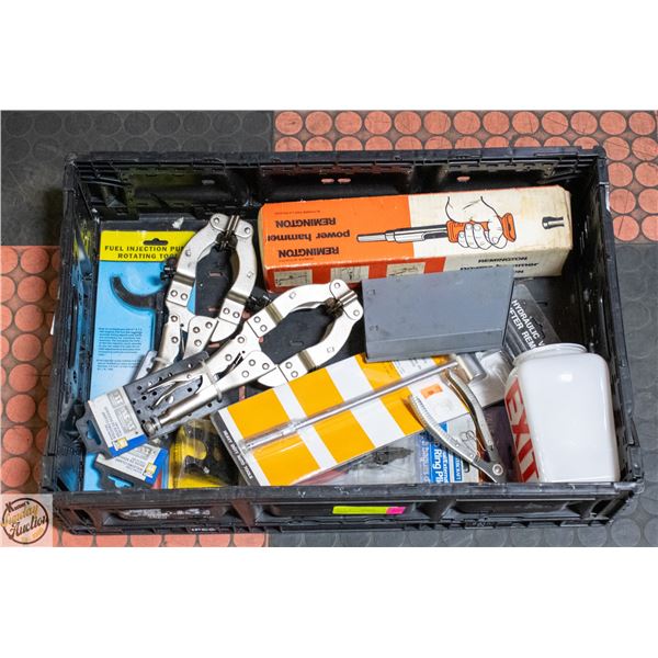HAND TOOLS IN FOLDING PLASTIC TRAY