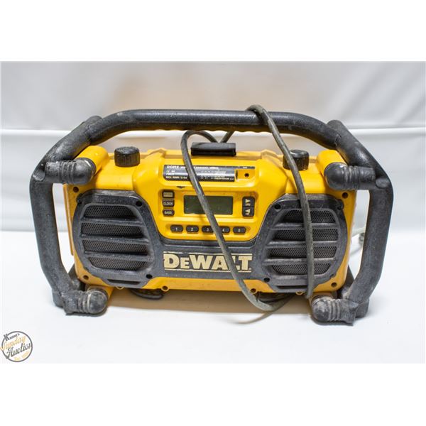 DEWALT WORKSITE CHARGER/RADIO, MODEL DC012
