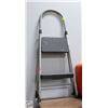 Image 1 : 2 TIER FOLDING STEP LADDER
