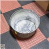 Image 1 : ESTATE VINTAGE GALVANIZED ROUND