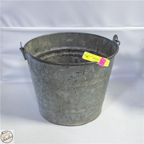 ESTATE VINTAGE GALVANIZED PAIL WITH