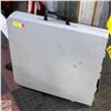 Image 1 : 4 FOOT FOLDING TABLE