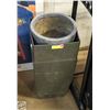 Image 1 : STACK OF 3 LARGE PLASTIC PATIO PLANTERS