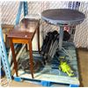 Image 1 : PALLET WITH ESTATE HALLWAY TABLE 1 DRAWER, ROOMBA,