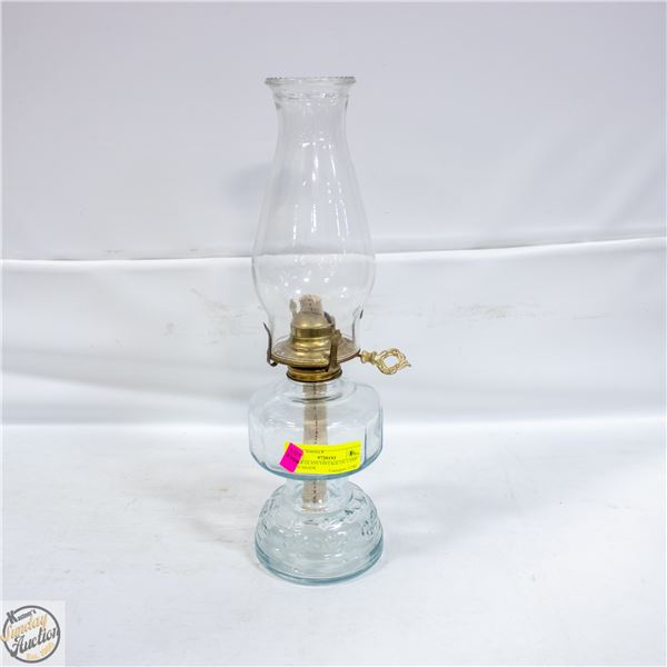 CLEAR GLASS VINTAGE OIL LAMP WITH SHADE