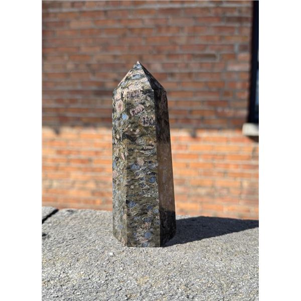 Que Sera Vulcanite Stone Tower Obelisk