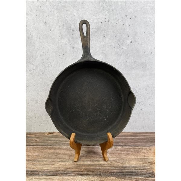 Griswold No 8 Cast Iron Skillet 704 U