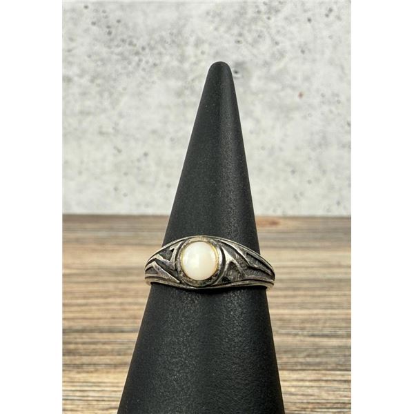 Hopi Sterling Silver Mother of Pearl Ring.