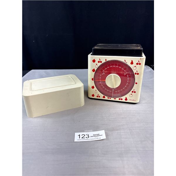1970's Decorative Food Scale In Good Working Condition