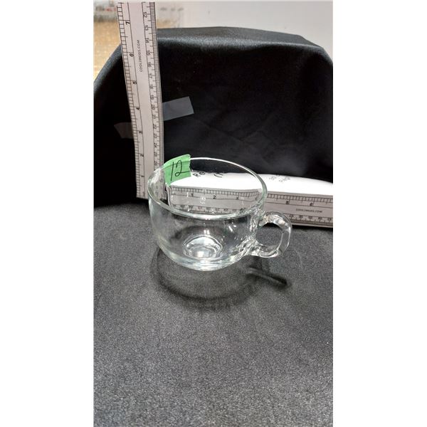 LOT DE 12 TASSES EN VERRE