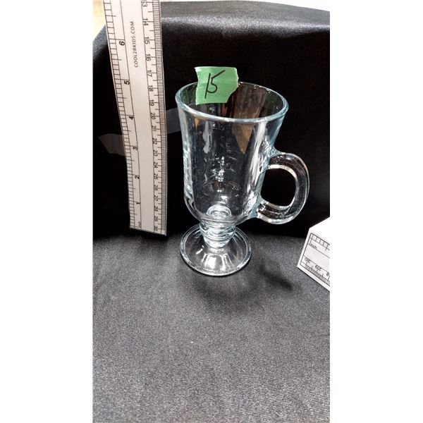 LOT DE 15 TASSES EN VERRE