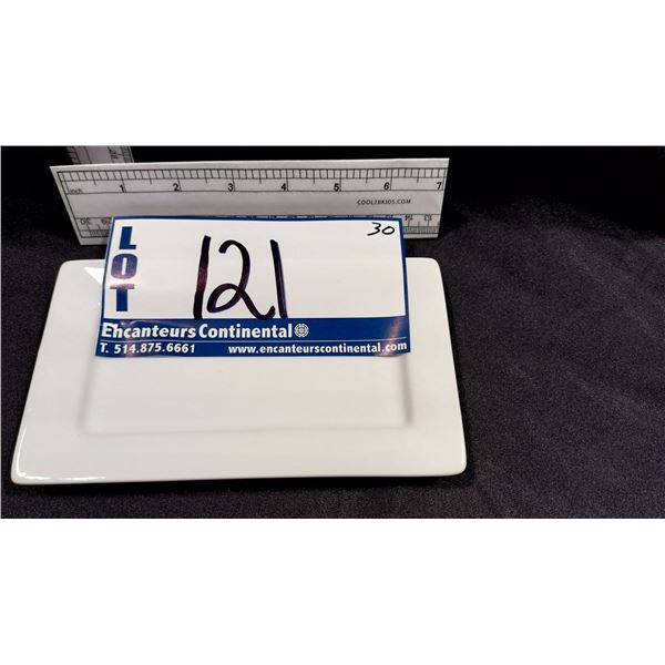 LOT DE 30 PETITES ASSIETTES 7.5”X4.25”