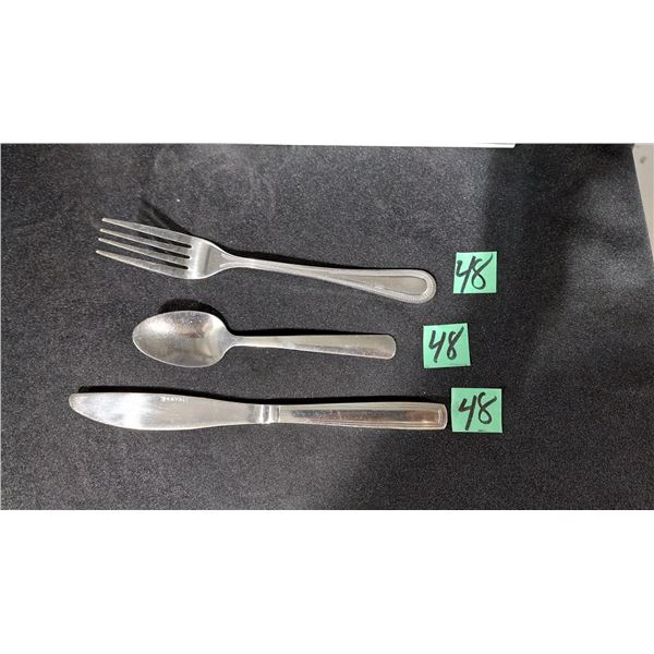 LOT DE 184 USTENSILES VOIR PHOTO