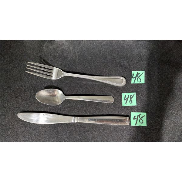 LOT DE 184 USTENSILES VOIR PHOTO