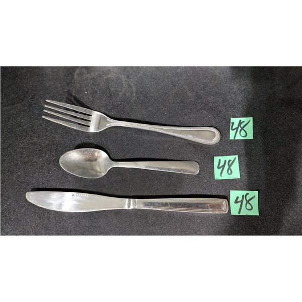 LOT DE 184 USTENSILES VOIR PHOTO