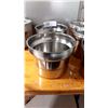 Image 2 : LOT DE 3 RECIPIENTS RONDS AVEC COUVERCLE 11”X8”