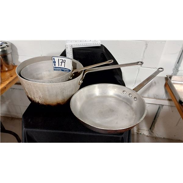 LOT DE 3 ARTICLES DE CUISSON ASS.