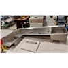 Image 7 : LAVE-VAISSELLE COMMERCIAL HOBART (MODEL: AM15) AVEC TABLE. VOIR PHOTO POUR DIMENSION