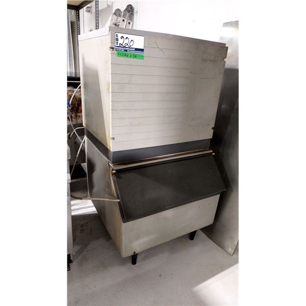 MACHINE A GLACE SCOTSMAN MODEL CME256WE-1A 30”X24”X56”