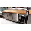 Image 1 : TABLE DE PREPARATION REFRIGEREE 3 PORTES DESSUS EN BOIS / C.I 72”X33”X28”
