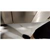 Image 6 : TABLE DE PREPARATION REFRIGEREE 3 PORTES DESSUS EN BOIS / C.I 72”X33”X28”