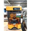 Image 1 : MACHINE A JUS D'ORANGE ZUMEX MODEL VERSATILE PRO 18”X18”X34”