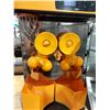 Image 5 : MACHINE A JUS D'ORANGE ZUMEX MODEL VERSATILE PRO 18”X18”X34”