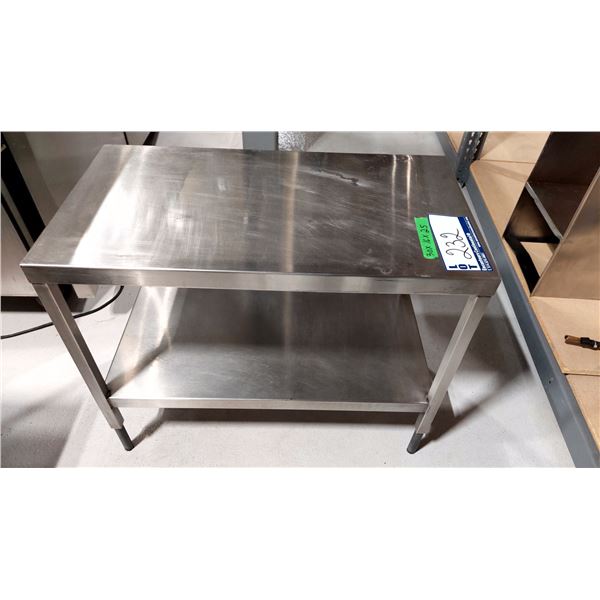 TABLE INOX 30”X16”X25”