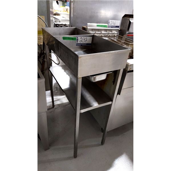 TABLE AVEC EGOUTOIRE INOX 32”X19”X36”