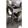Image 1 : TABLE AVEC EGOUTOIRE INOX 32”X19”X36”