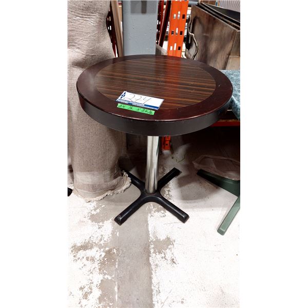 TABLE 24.5”X24.5”