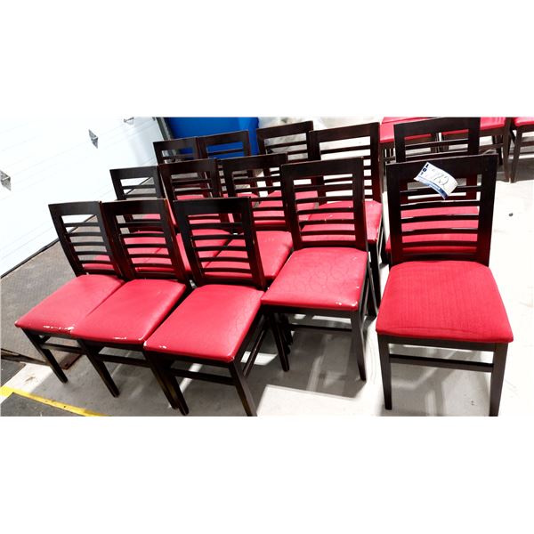 CHAISES EN BOIS