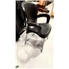 Image 2 : CHAISE EN PLASTIQUE