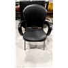 Image 1 : CHAISE EN PLASTIQUE