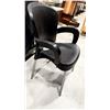 Image 2 : CHAISE EN PLASTIQUE