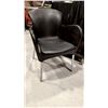 Image 1 : CHAISE EN PLASTIQUE