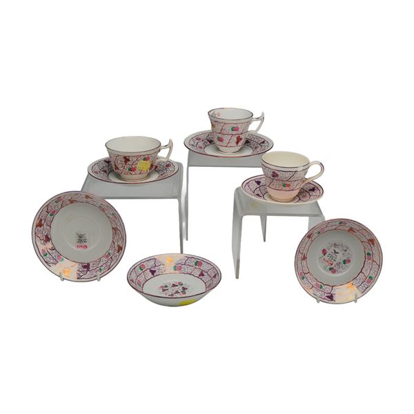 9pc Wedgwood Hand-Painted Strawberry and Trellis Pattern Partial Service