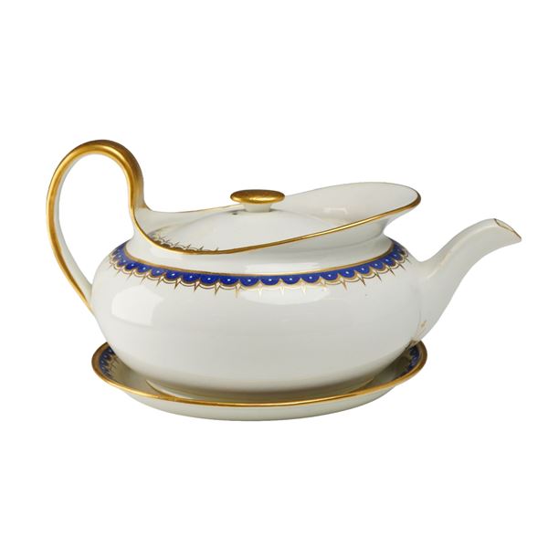 Wedgwood Lidded Porcelain Lidded Sauce Boat and Underplate, c. 1800