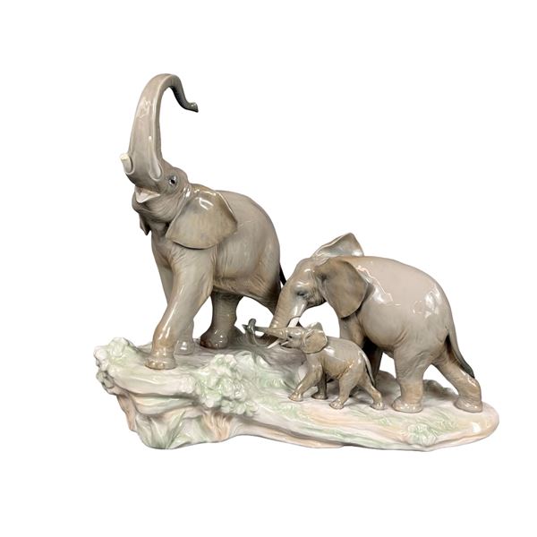 Lladro Elephants Walking Glazed Porcelain Figurine Group, Item #01001150