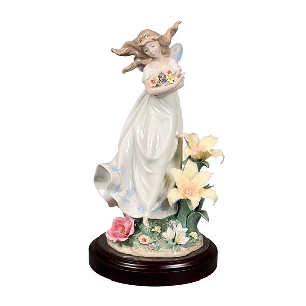 Lladro Porcelain Figurine with Base, Mystical Garden 1006686