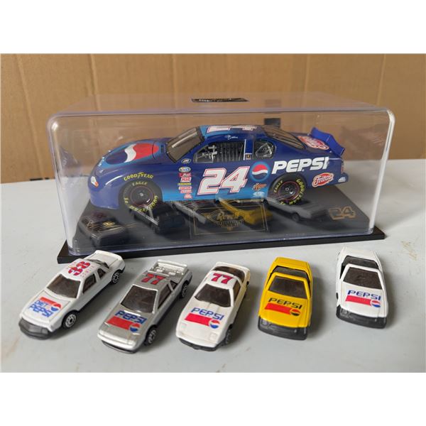 Revell 1:24 NASCAR Pepsi Car and 5 Mini Cars